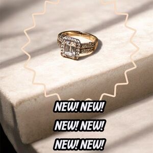 Gorgeous size 9 Sterling Silver Engagement Ring